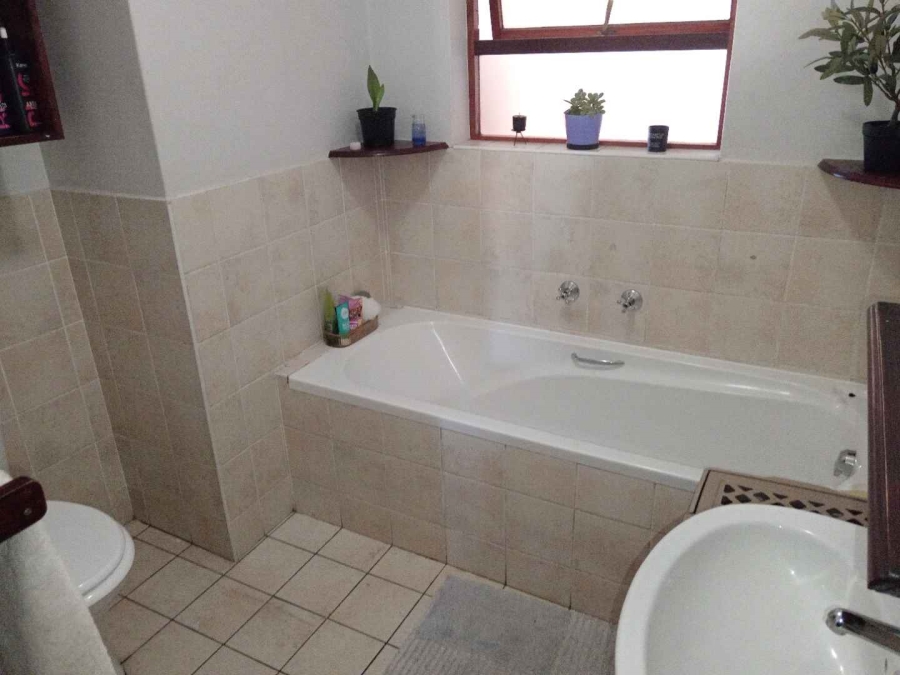 To Let 3 Bedroom Property for Rent in Zonnendal Western Cape